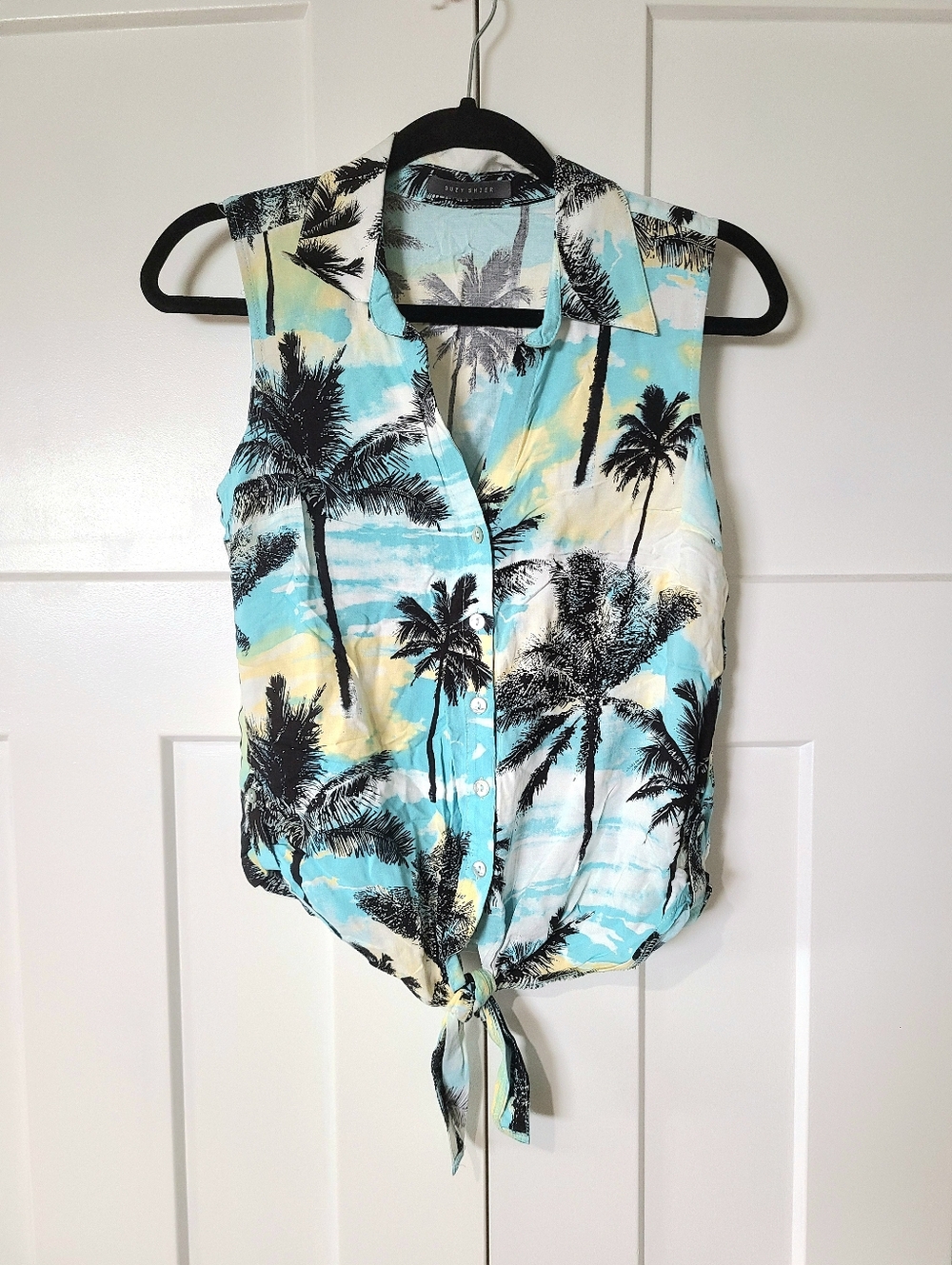 NWOT Rayon Tie Front Palm Print Top